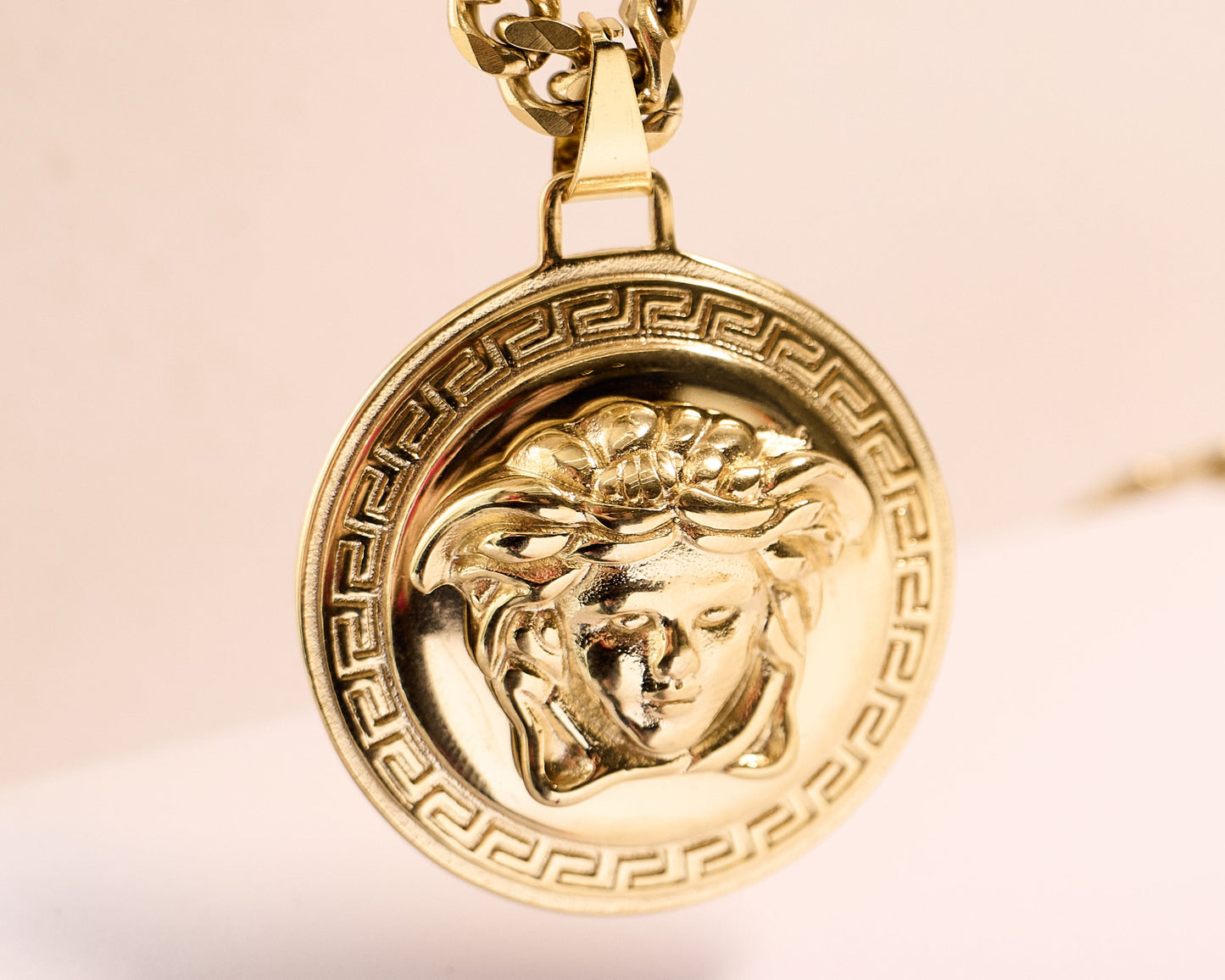 Dije Versace